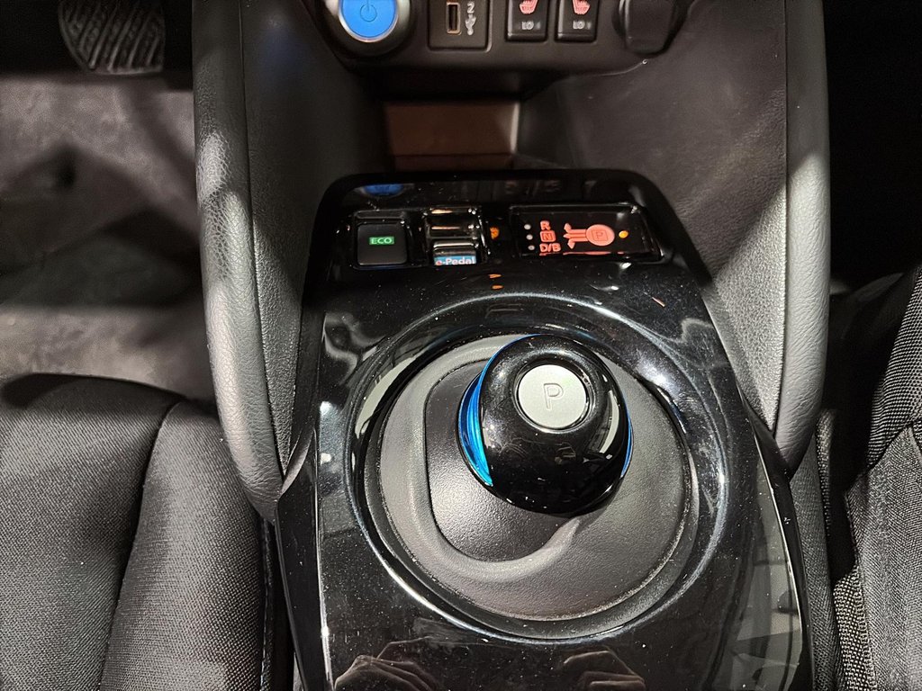 2024 Nissan LEAF SV in Saint-Hyacinthe, Quebec - 13 - w1024h768px