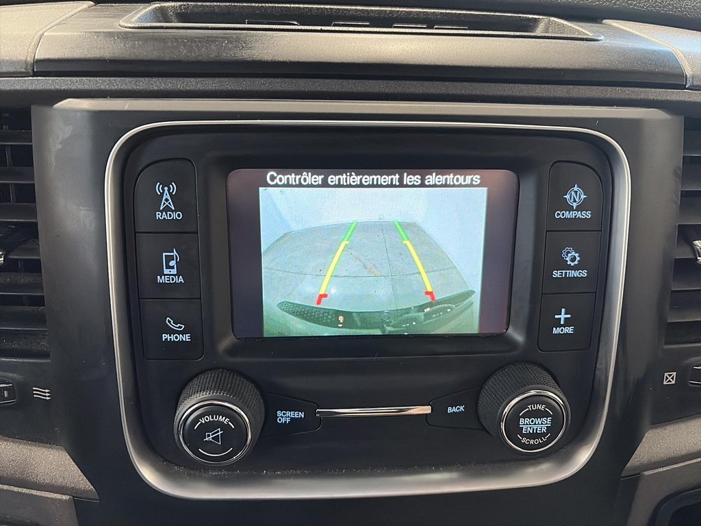 Ram 1500 Classic Express Blackout Crewcab V8 4x4 2019 à Saint-Hyacinthe, Québec - 13 - w1024h768px