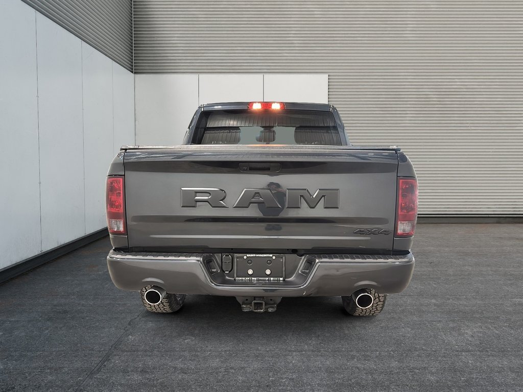 Ram 1500 Classic Express Crewcab V8 4x4 2021 à Saint-Hyacinthe, Québec - 3 - w1024h768px