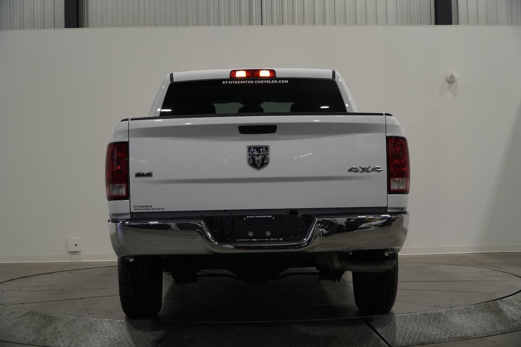 2022 Ram 1500 Classic SLT 5.7L V8 CREWCAB 4X4 in Saint-Hyacinthe, Quebec - 5 - w1024h768px