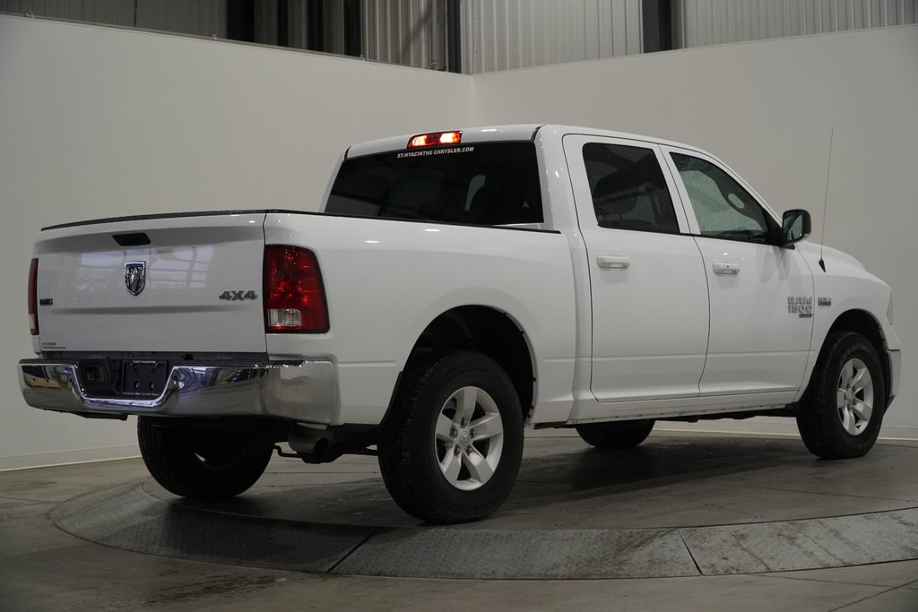 2022 Ram 1500 Classic SLT 5.7L V8 CREWCAB 4X4 in Saint-Hyacinthe, Quebec - 4 - w1024h768px