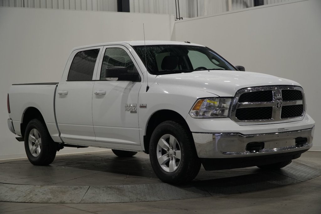 1500 Classic SLT 5.7L V8 CREWCAB 4X4 2022 à Saint-Hyacinthe, Québec - 3 - w1024h768px