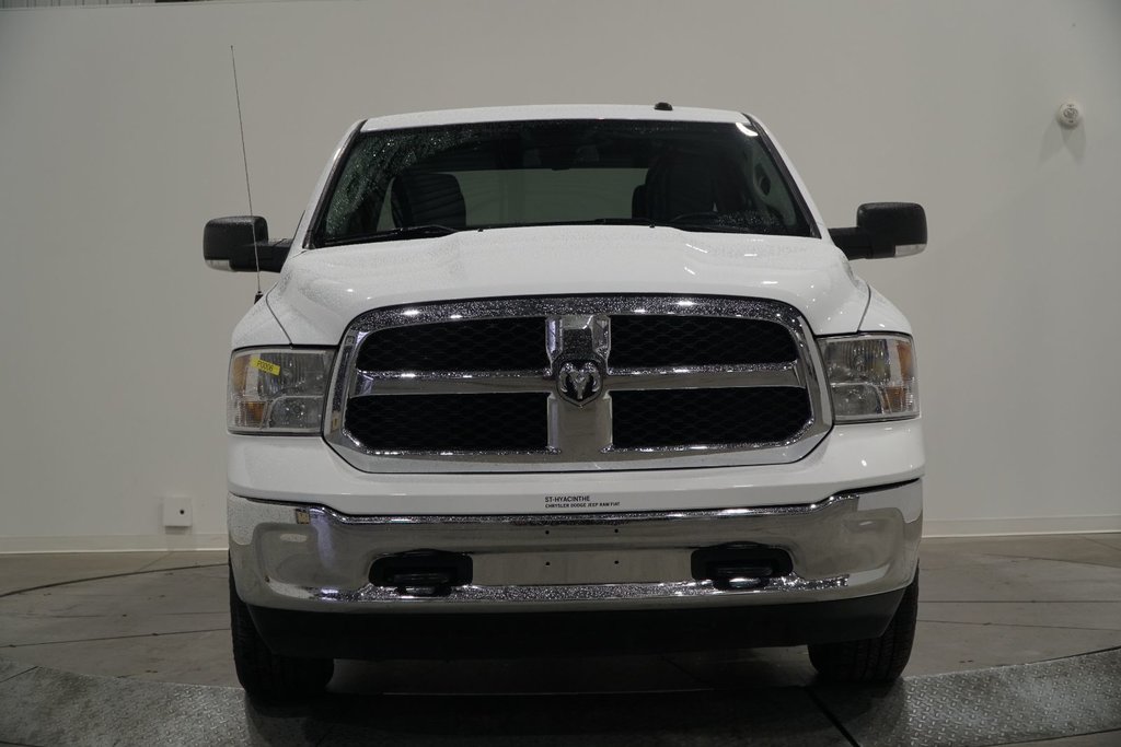 2022 Ram 1500 Classic SLT 5.7L V8 CREWCAB 4X4 in Saint-Hyacinthe, Quebec - 2 - w1024h768px