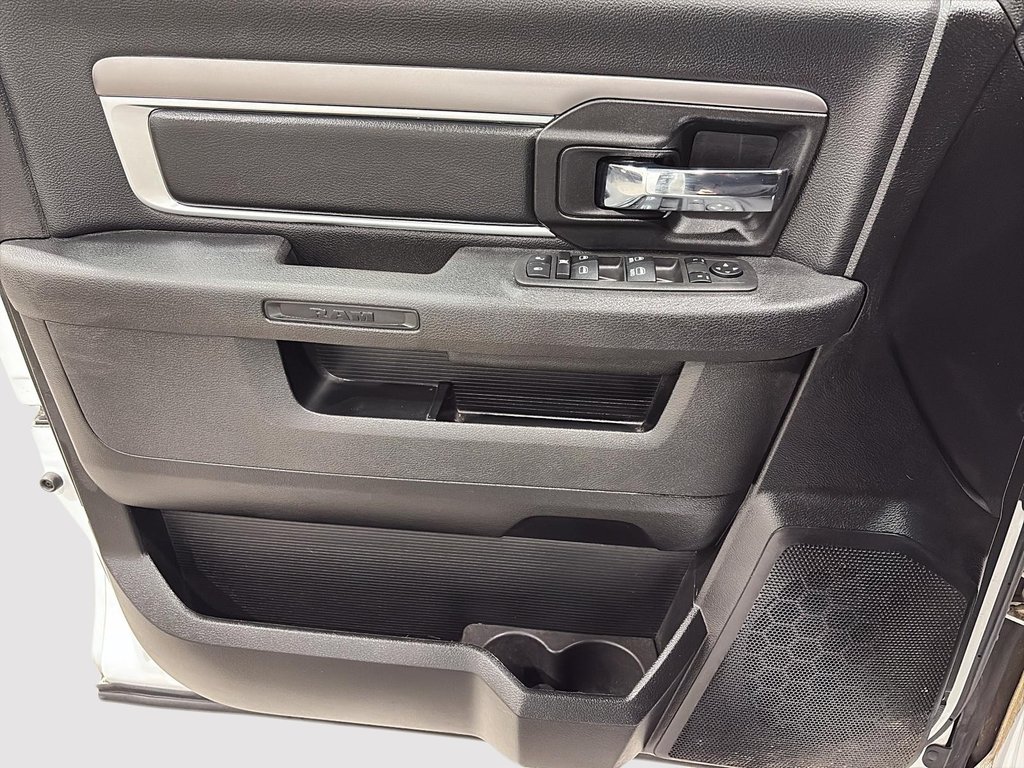 2022 Ram 1500 Classic Warlock in Saint-Hyacinthe, Quebec - 11 - w1024h768px