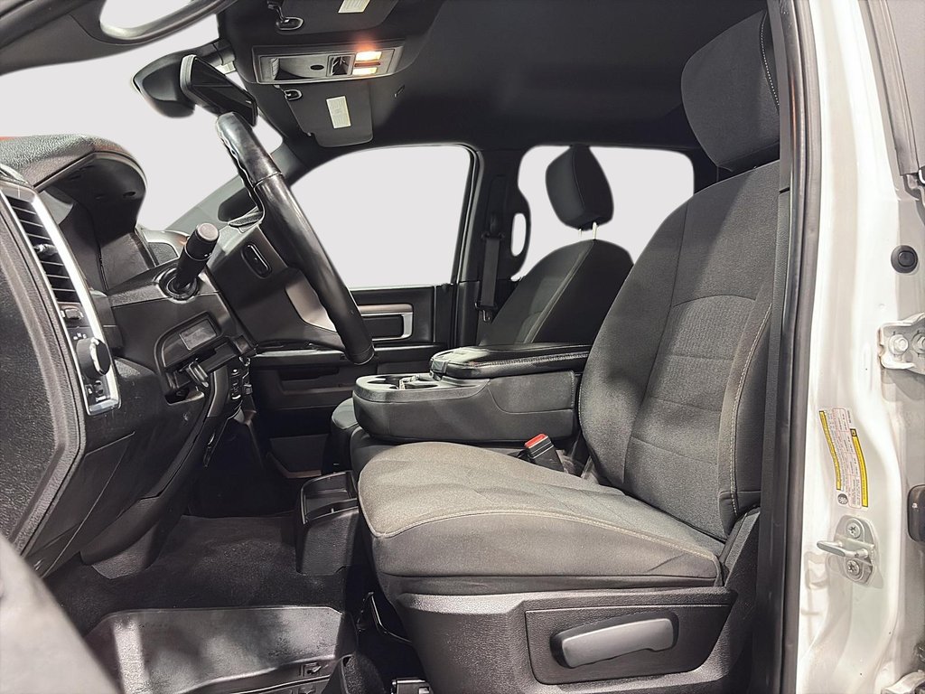 2022 Ram 1500 Classic Warlock in Saint-Hyacinthe, Quebec - 9 - w1024h768px