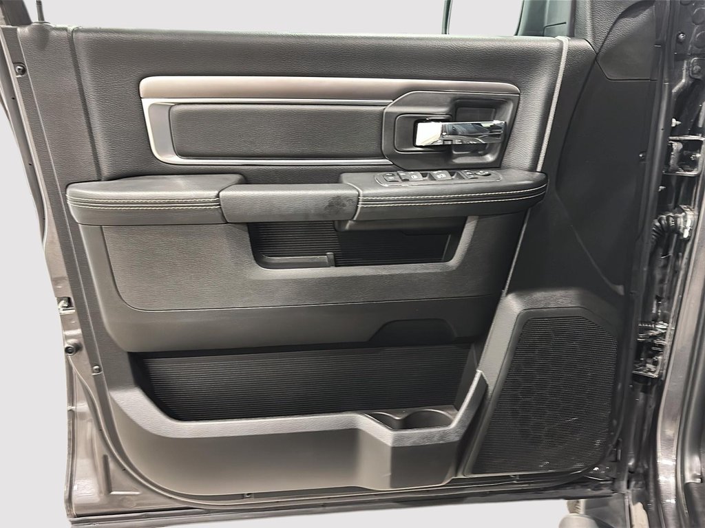 2024 Ram 1500 Classic Warlock in Saint-Hyacinthe, Quebec - 9 - w1024h768px