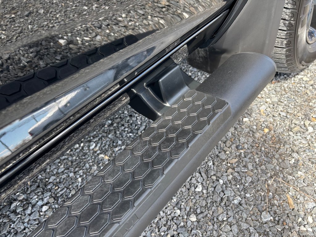 Ram 1500 Classic Warlock 2024 à Saint-Hyacinthe, Québec - 9 - w1024h768px