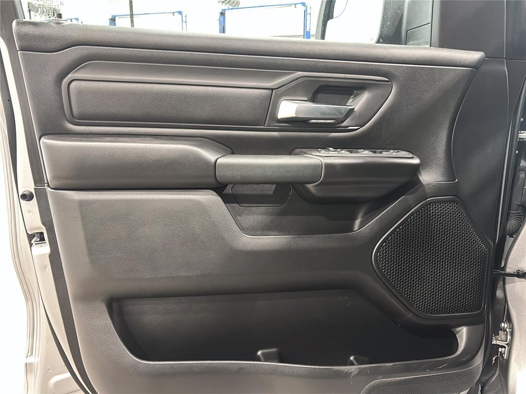 Ram 1500 Classic TRADESMAN 2025 à Saint-Hyacinthe, Québec - 8 - w1024h768px