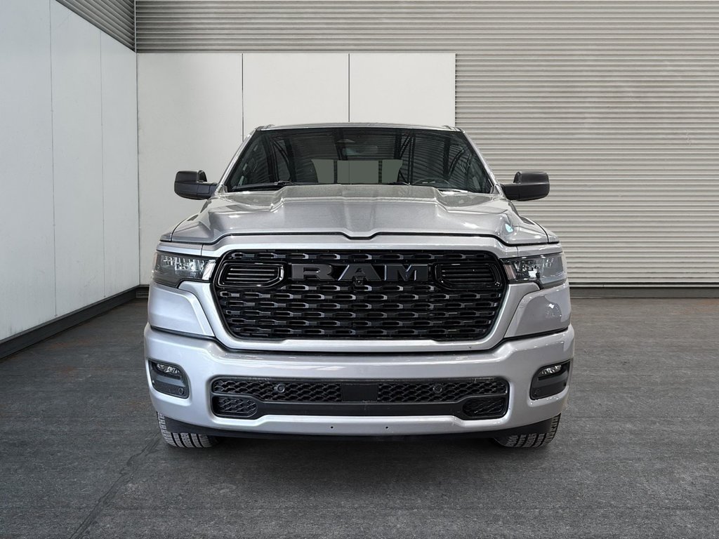Ram 1500 Classic TRADESMAN 2025 à Saint-Hyacinthe, Québec - 2 - w1024h768px
