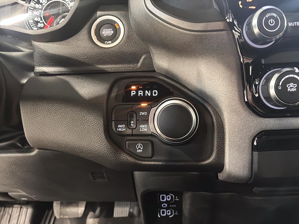 Ram 1500 Classic TRADESMAN 2025 à Saint-Hyacinthe, Québec - 12 - w1024h768px