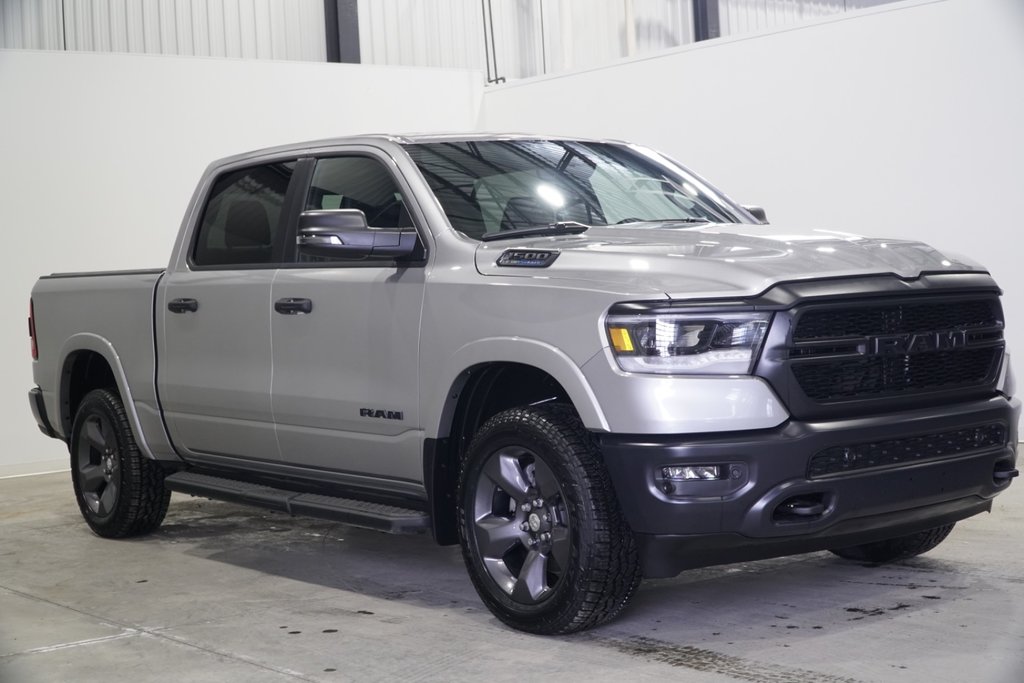 2024 Ram 1500 Big Horn BUILT TO SERVE in Saint-Hyacinthe, Quebec - 3 - w1024h768px