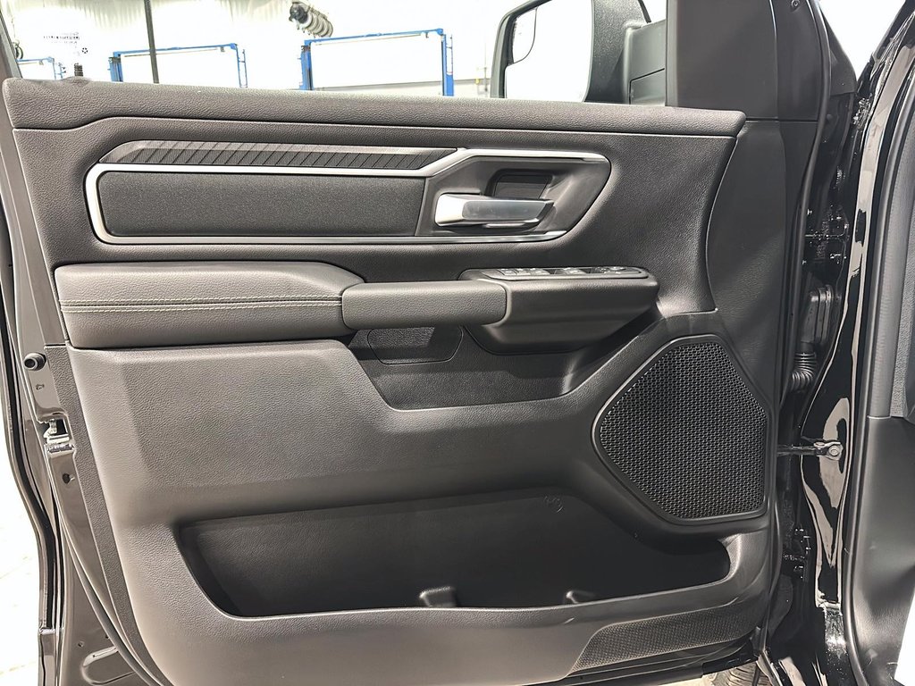 2025 Ram 1500 BIG HORN in Saint-Hyacinthe, Quebec - 9 - w1024h768px
