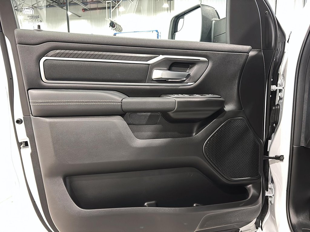 2025 Ram 1500 BIG HORN in Saint-Hyacinthe, Quebec - 9 - w1024h768px