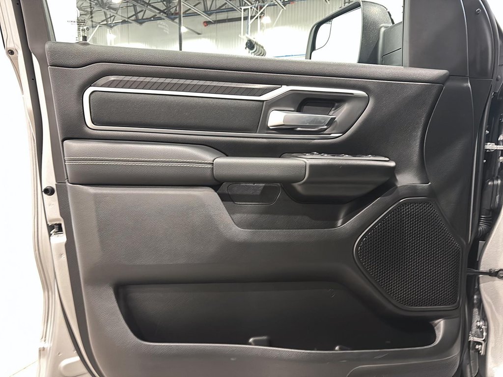 2025 Ram 1500 BIG HORN in Saint-Hyacinthe, Quebec - 9 - w1024h768px