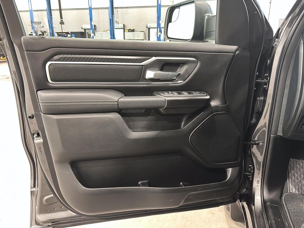 Ram 1500 BIG HORN 2025 à Saint-Hyacinthe, Québec - 8 - w1024h768px