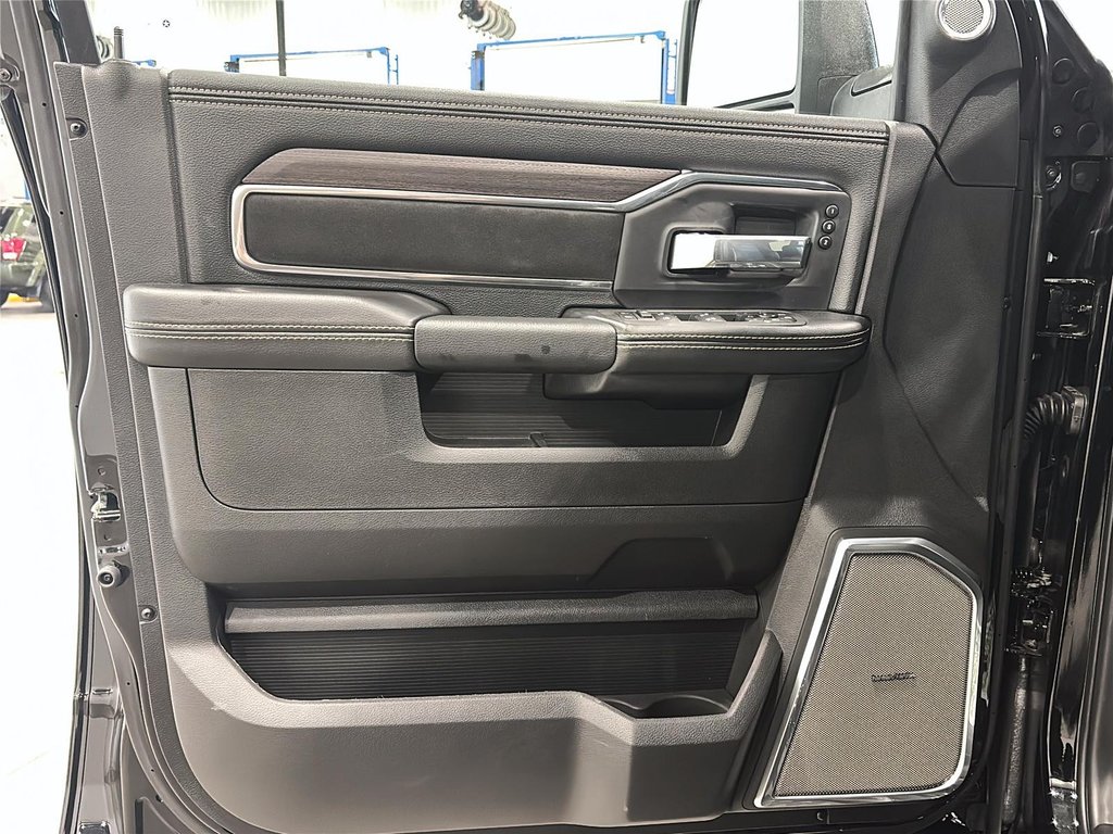 Ram 1500 BIG HORN 2025 à Saint-Hyacinthe, Québec - 8 - w1024h768px