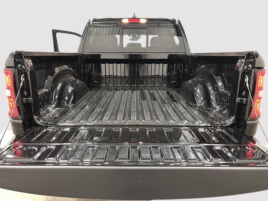 2025 Ram 1500 BIG HORN in Saint-Hyacinthe, Quebec - 13 - w1024h768px