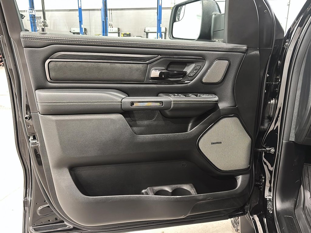 2025 Ram 1500 REBEL in Saint-Hyacinthe, Quebec - 8 - w1024h768px