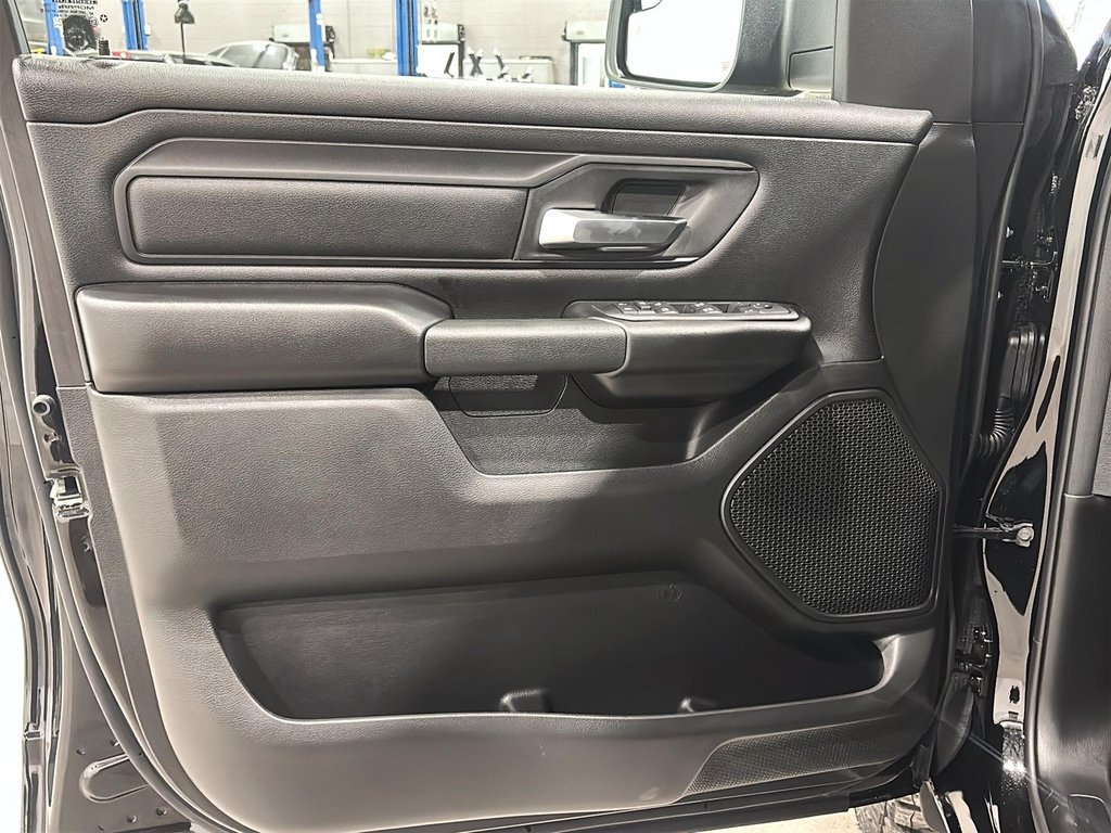 2025 Ram 1500 WARLOCK in Saint-Hyacinthe, Quebec - 8 - w1024h768px