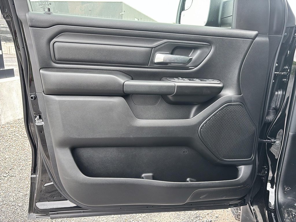 2025 Ram 1500 WARLOCK in Saint-Hyacinthe, Quebec - 8 - w1024h768px