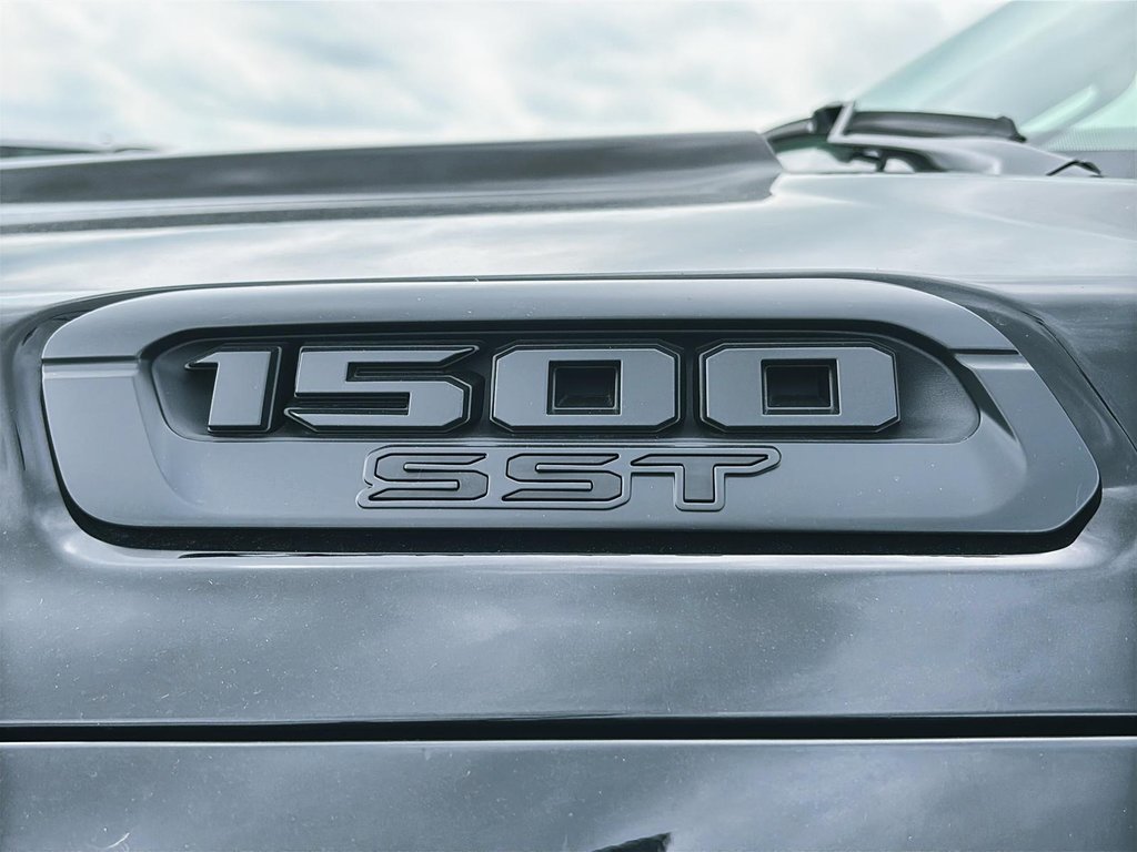 2025 Ram 1500 WARLOCK in Saint-Hyacinthe, Quebec - 5 - w1024h768px