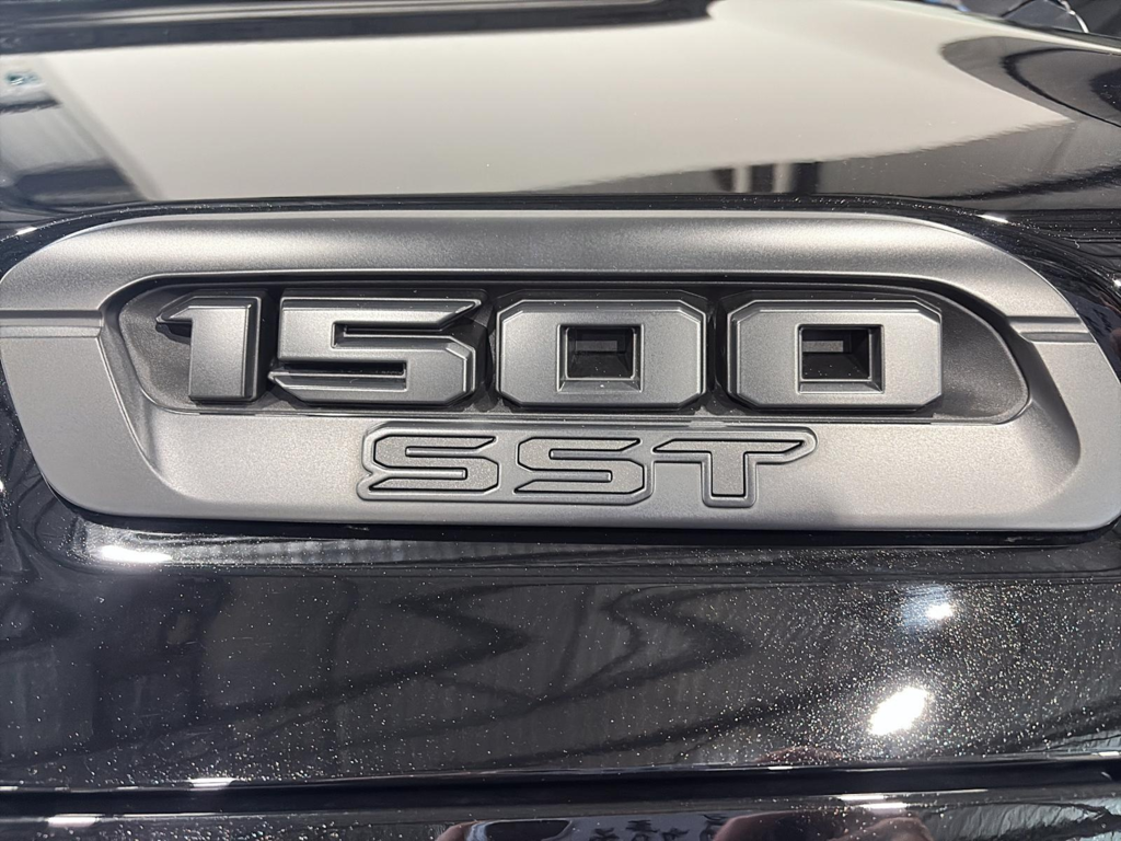 Ram 1500 BIG HORN 2025 à Saint-Hyacinthe, Québec - 8 - w1024h768px