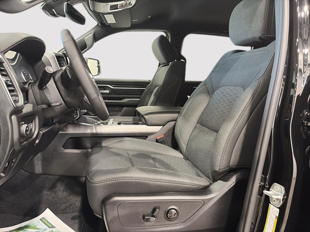 Ram 1500 BIG HORN 2025 à Saint-Hyacinthe, Québec - 13 - w1024h768px