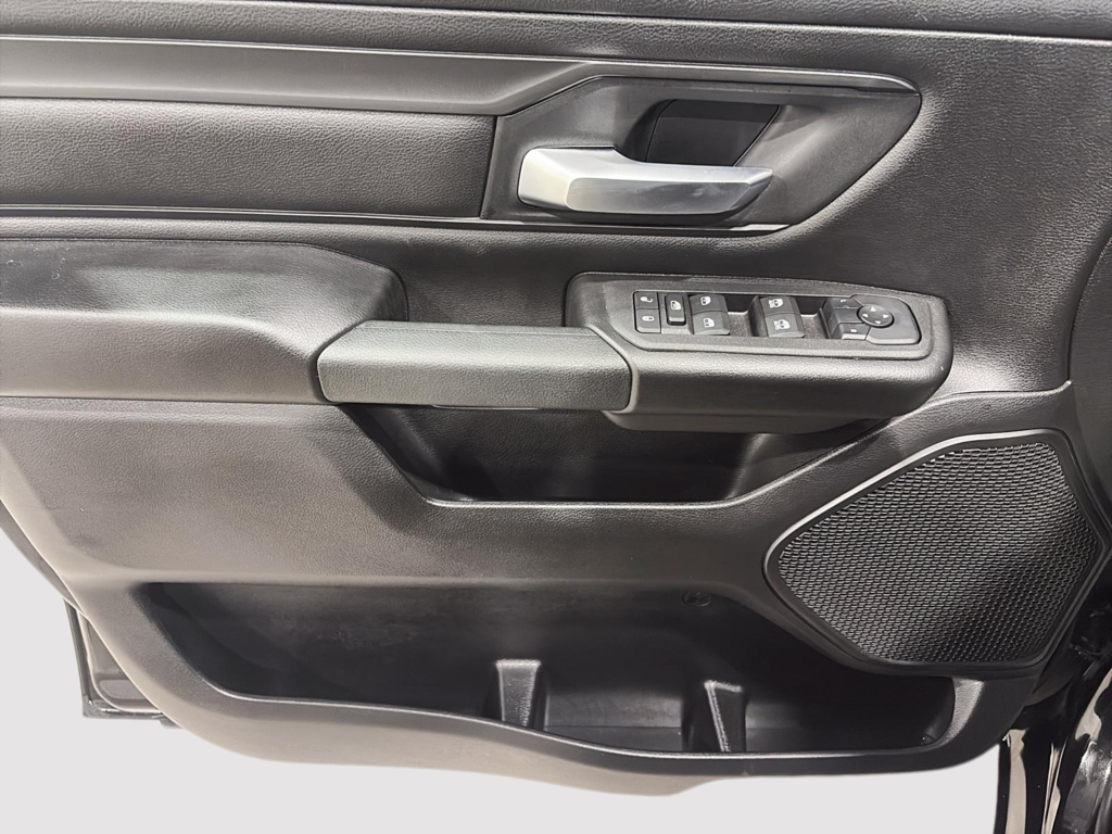 Ram 1500 TRADESMAN 2025 à Saint-Hyacinthe, Québec - 8 - w1024h768px