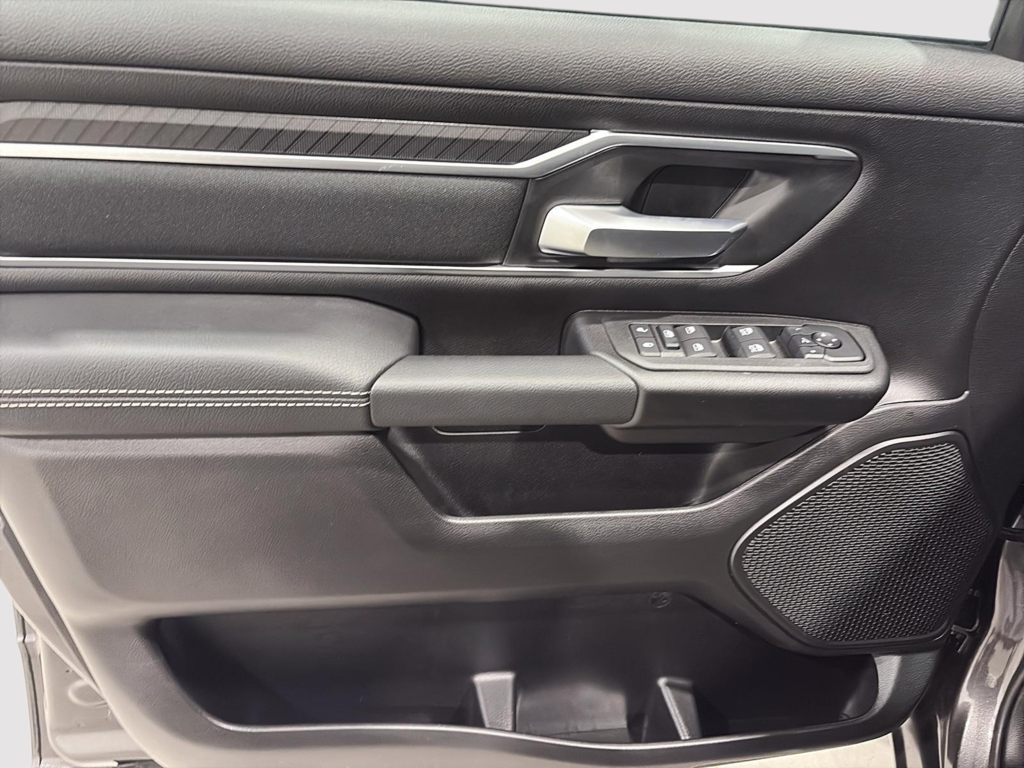 Ram 1500 BIG HORN 2025 à Saint-Hyacinthe, Québec - 9 - w1024h768px