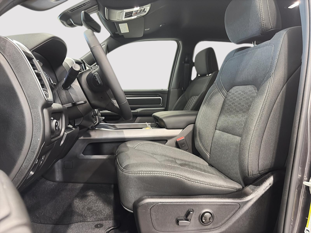 Ram 1500 BIG HORN 2025 à Saint-Hyacinthe, Québec - 13 - w1024h768px