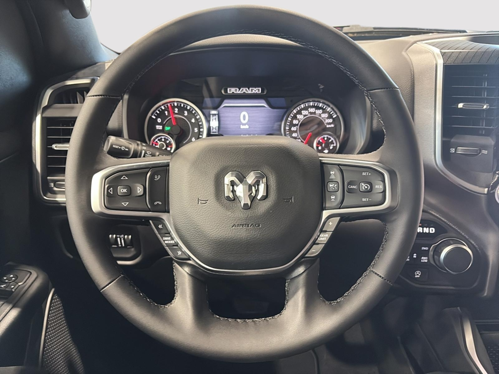 Ram 1500 BIG HORN 2025 à Saint-Hyacinthe, Québec - 14 - w1024h768px