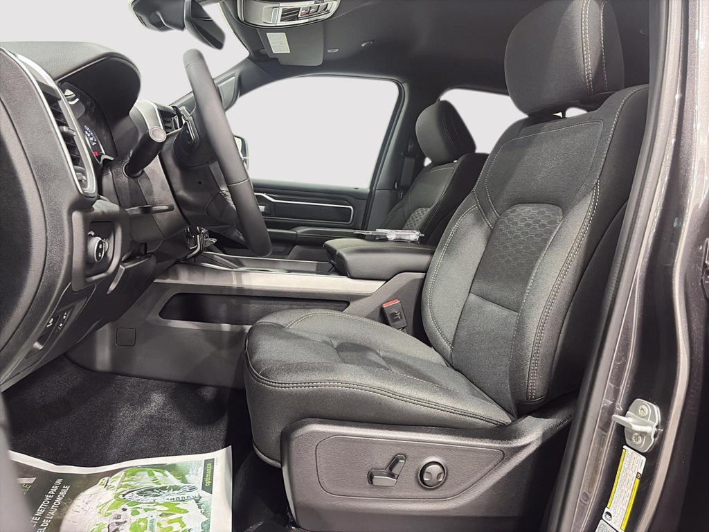 Ram 1500 BIG HORN 2025 à Saint-Hyacinthe, Québec - 13 - w1024h768px