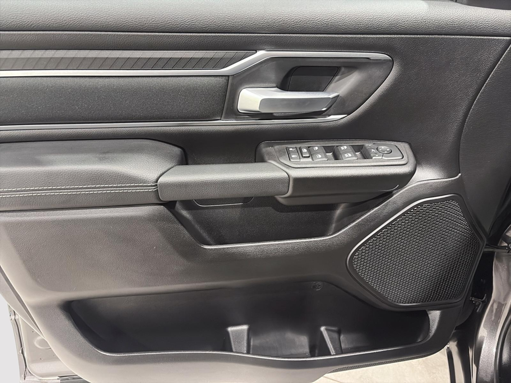 Ram 1500 BIG HORN 2025 à Saint-Hyacinthe, Québec - 9 - w1024h768px