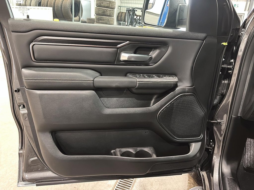 2025 Ram 1500 SPORT in Saint-Hyacinthe, Quebec - 8 - w1024h768px