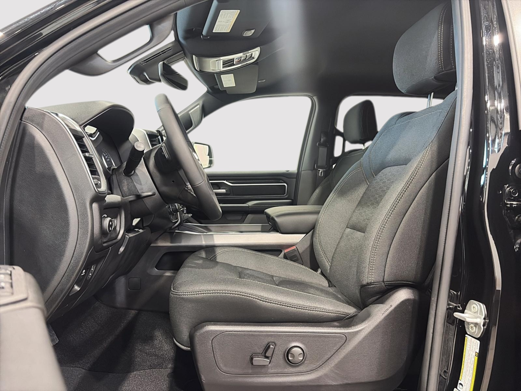 2025 Ram 1500 BIG HORN in Saint-Hyacinthe, Quebec - 12 - w1024h768px
