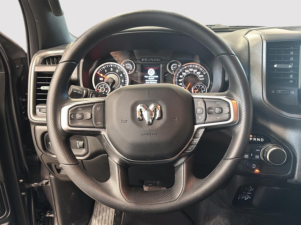 2025 Ram 1500 Tradesman in Saint-Hyacinthe, Quebec - 10 - w1024h768px