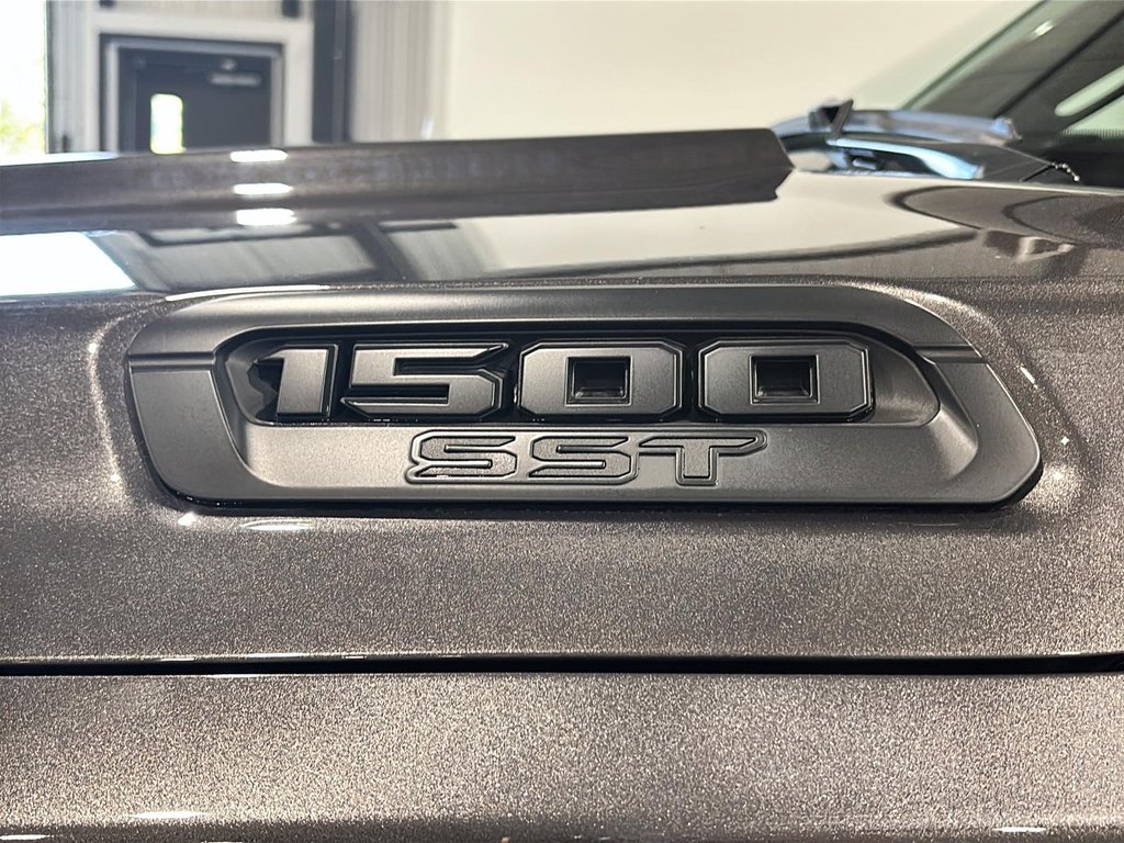 2025 Ram 1500 Tradesman in Saint-Hyacinthe, Quebec - 5 - w1024h768px