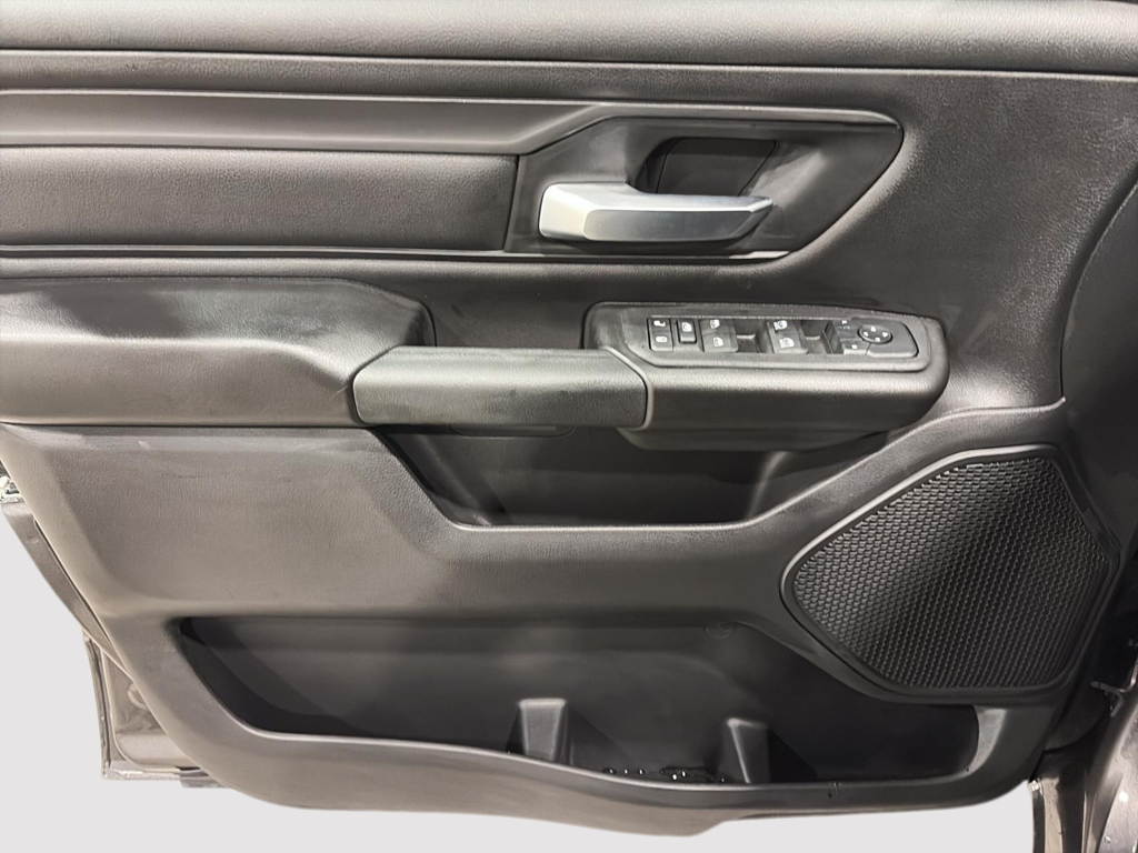 Ram 1500 Tradesman 2025 à Saint-Hyacinthe, Québec - 10 - w1024h768px