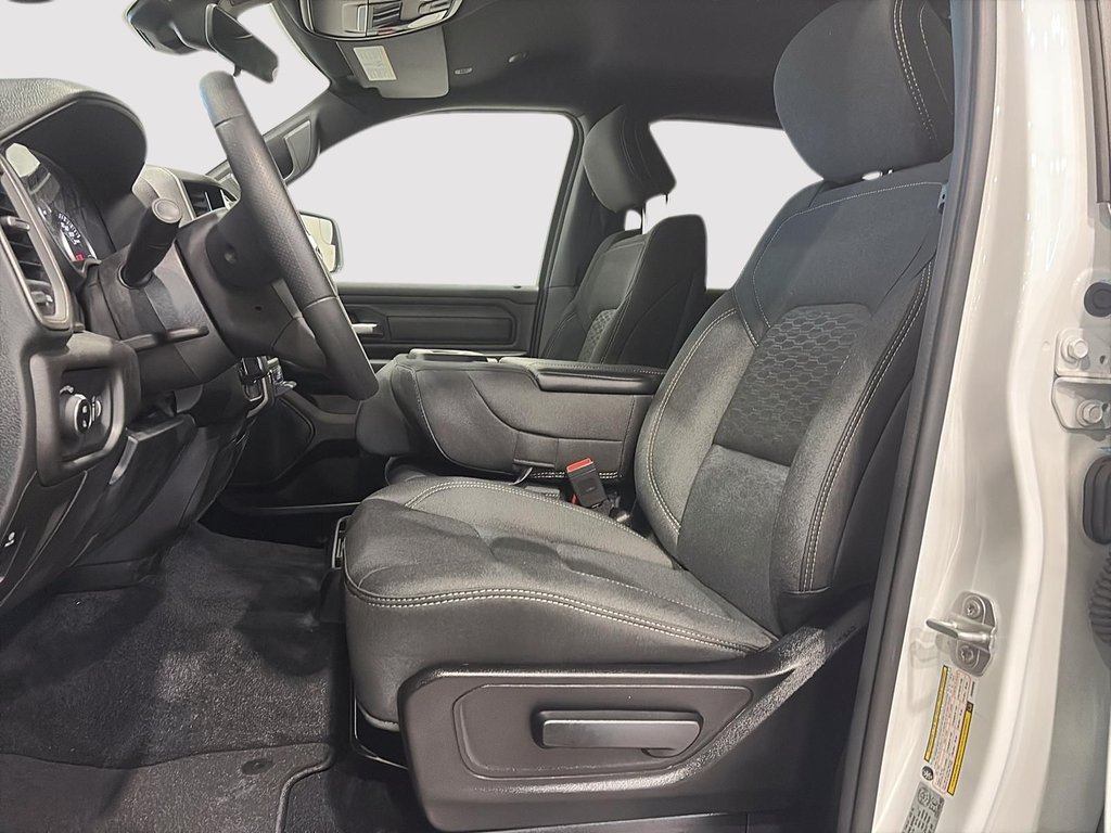 2025 Ram 1500 Tradesman in Saint-Hyacinthe, Quebec - 8 - w1024h768px