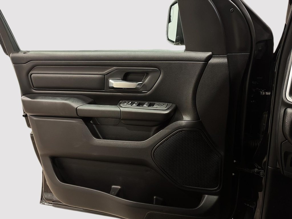 2026 Ram 1500 EXPRESS in Saint-Hyacinthe, Quebec - 10 - w1024h768px