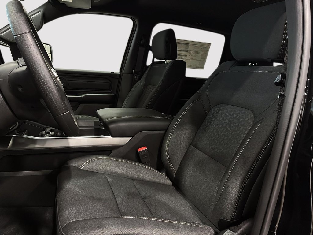 2026 Ram 1500 EXPRESS in Saint-Hyacinthe, Quebec - 8 - w1024h768px