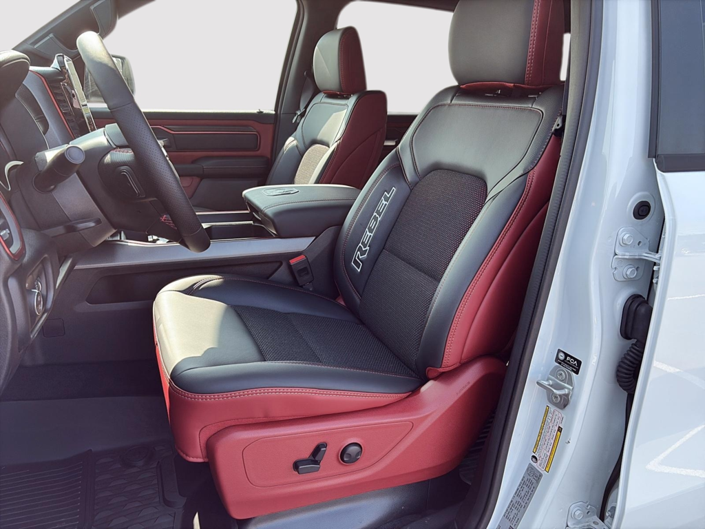 2026 Ram 1500 REBEL in Saint-Hyacinthe, Quebec - 13 - w1024h768px