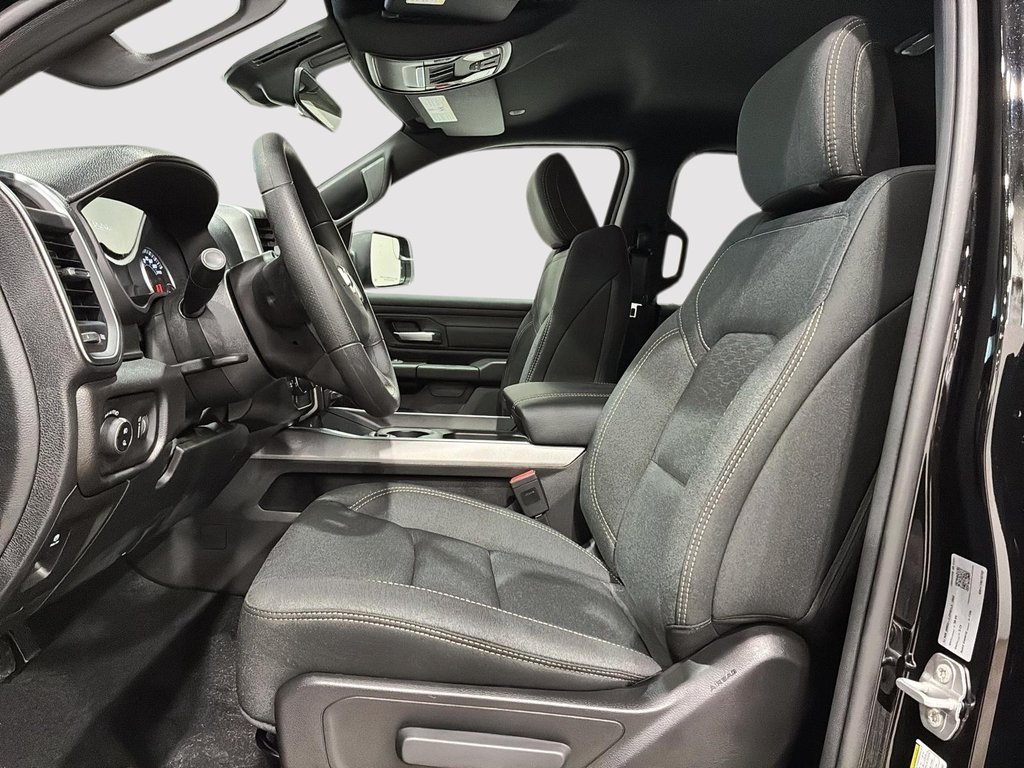 2026 Ram 1500 EXPRESS in Saint-Hyacinthe, Quebec - 8 - w1024h768px