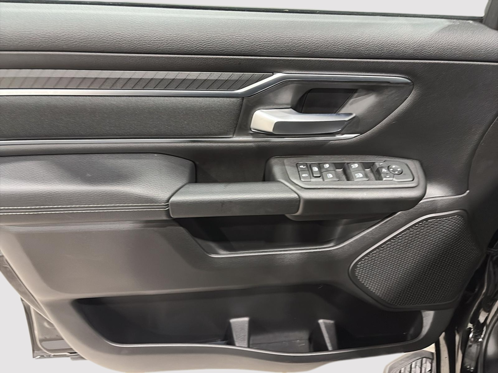 Ram 1500 Big Horn 2026 à Saint-Hyacinthe, Québec - 9 - w1024h768px