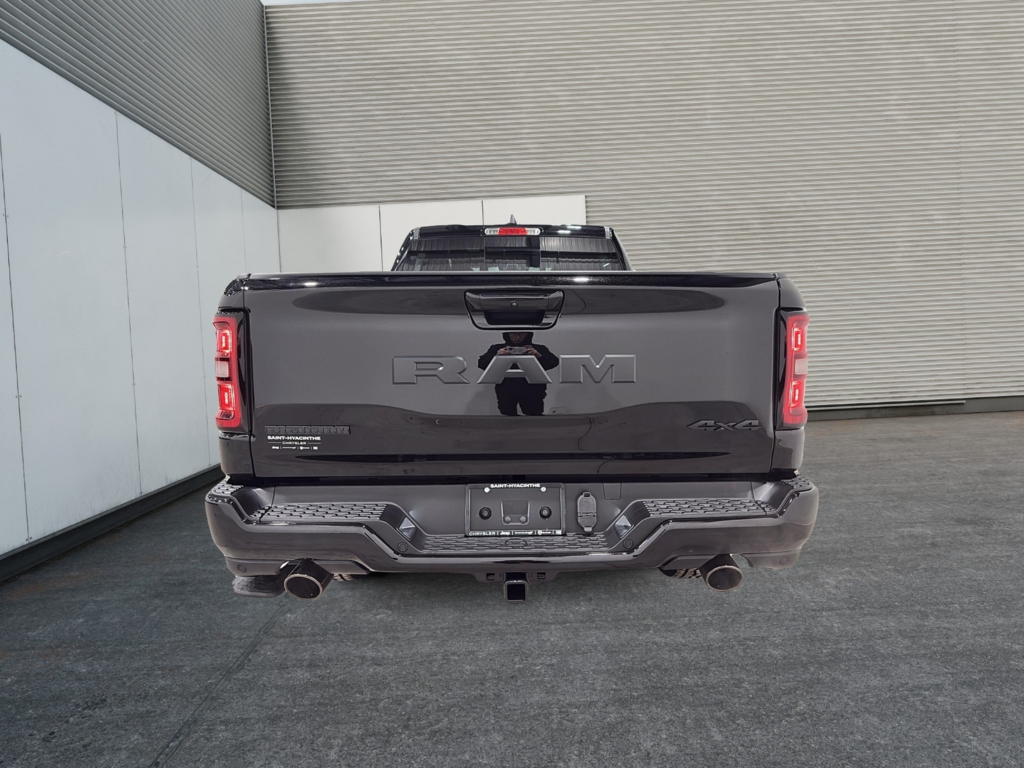 2026 Ram 1500 Big Horn in Saint-Hyacinthe, Quebec - 3 - w1024h768px