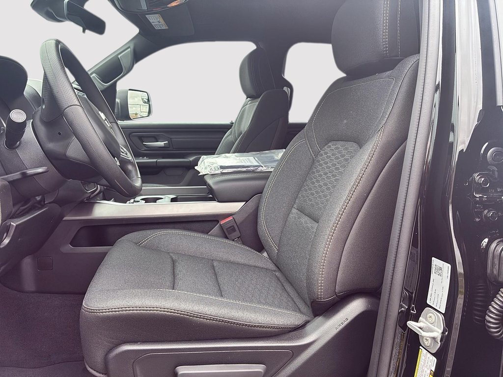 2026 Ram 1500 EXPRESS in Saint-Hyacinthe, Quebec - 8 - w1024h768px