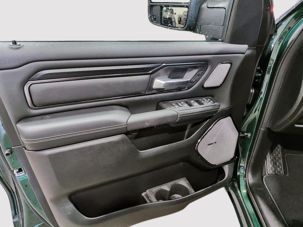 2026 Ram 1500 SPORT in Saint-Hyacinthe, Quebec - 10 - w1024h768px