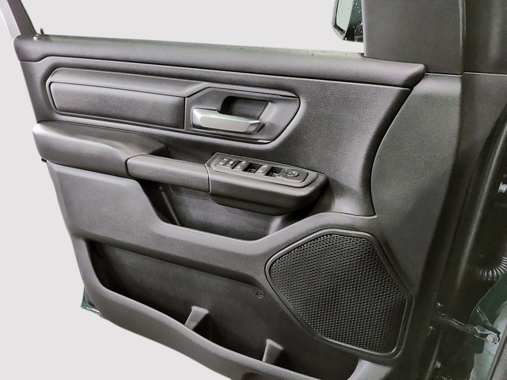 2026 Ram 1500 EXPRESS in Saint-Hyacinthe, Quebec - 9 - w1024h768px