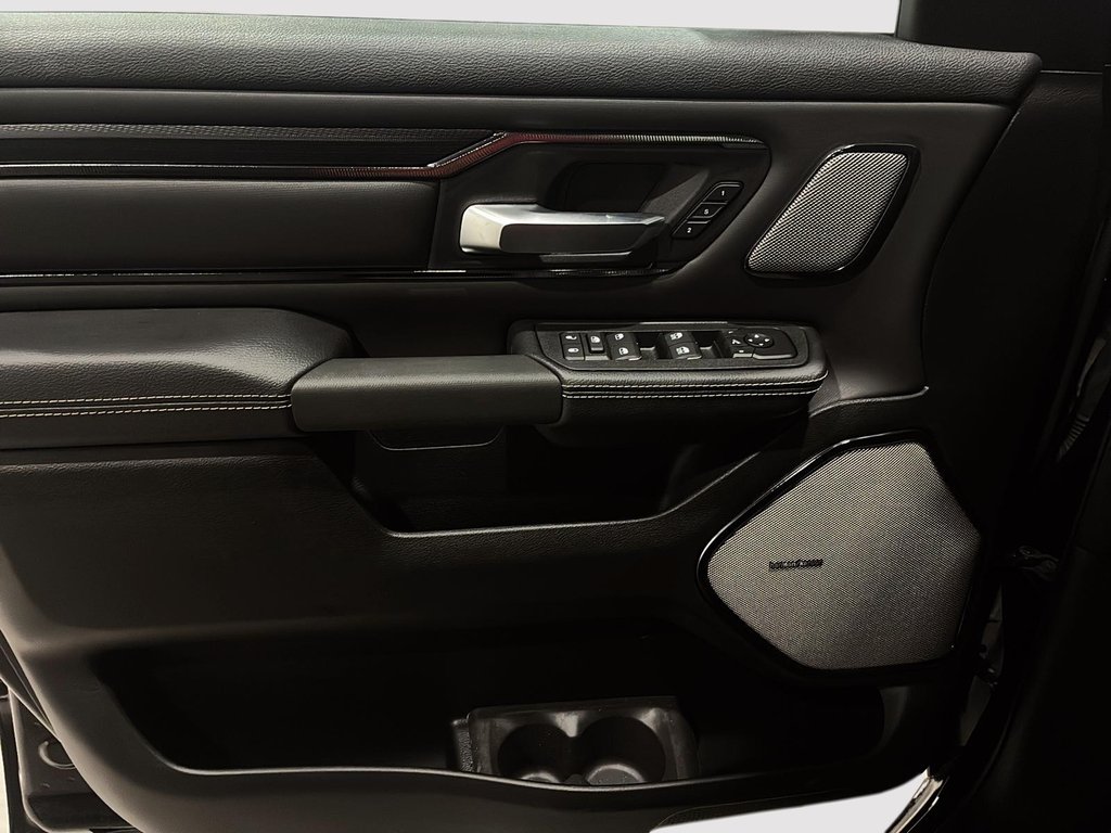 2026 Ram 1500 SPORT in Saint-Hyacinthe, Quebec - 10 - w1024h768px