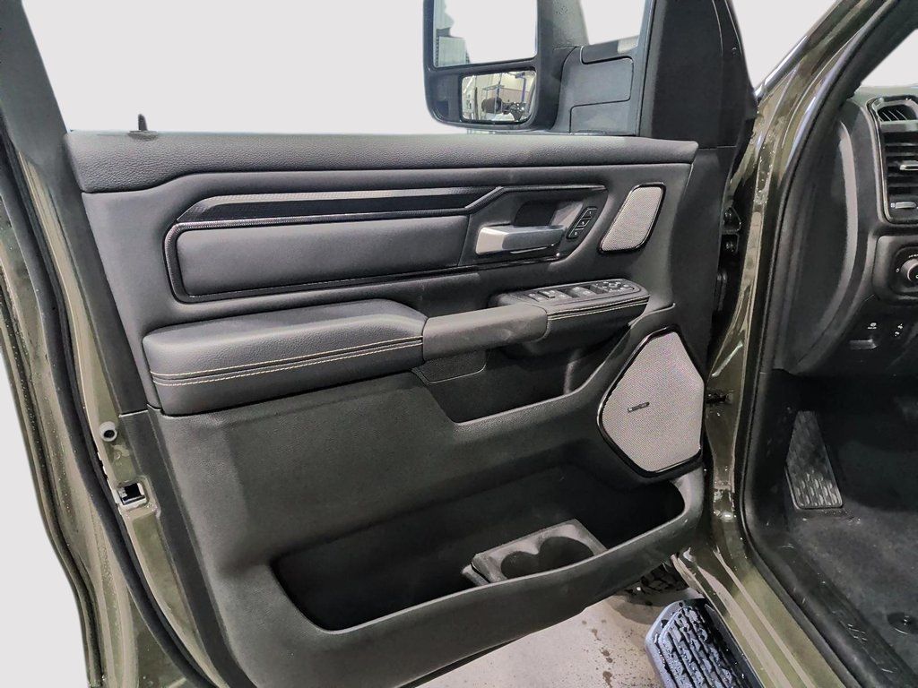 2026 Ram 1500 REBEL in Saint-Hyacinthe, Quebec - 10 - w1024h768px